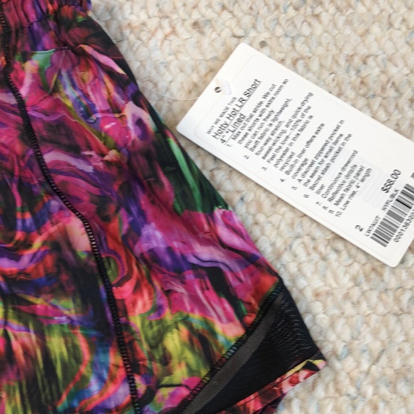 Lululemon Hotty Hot LR Short 4” Lined-NWT!! - Picture 6 of 8